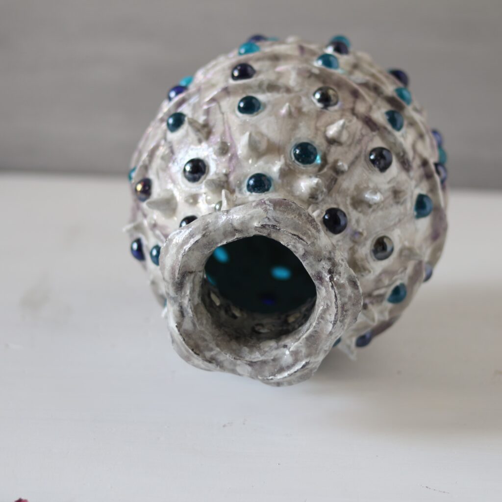 art and vase black and white