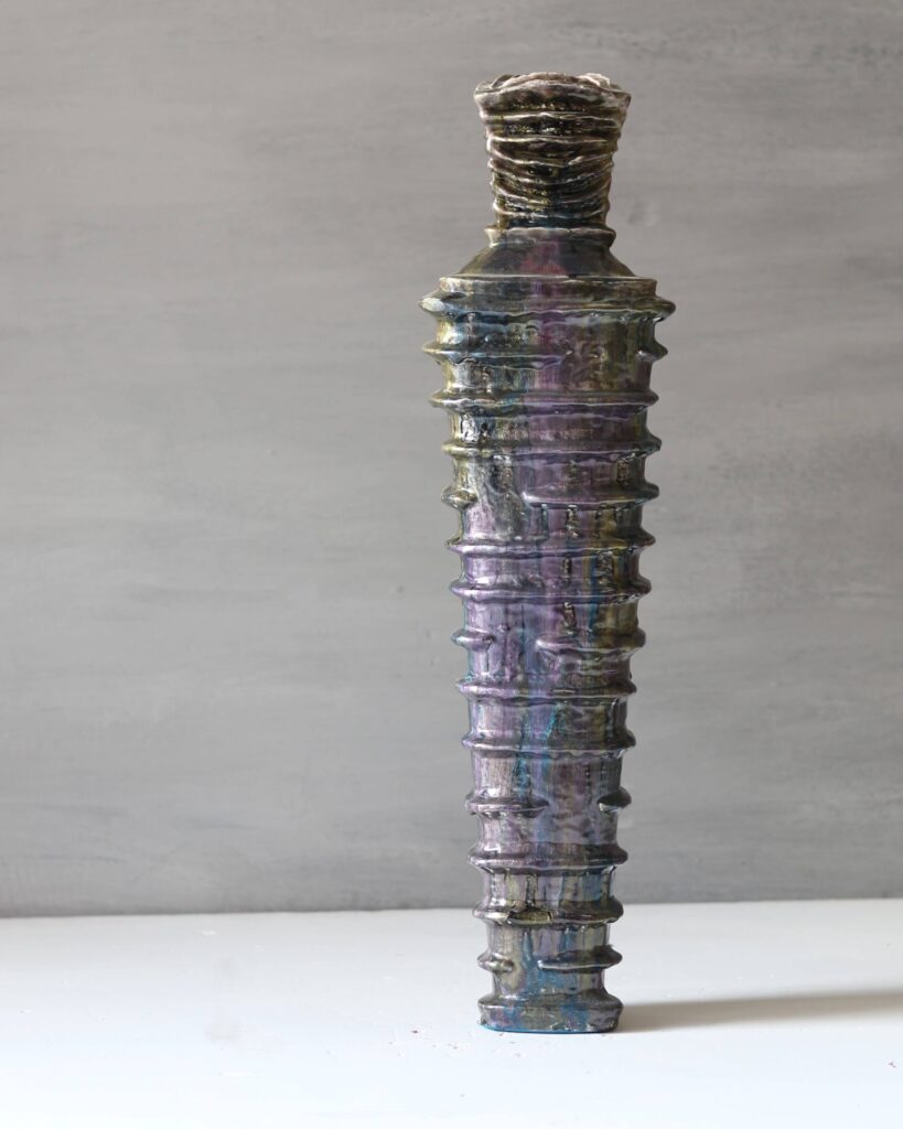black gold vases 1